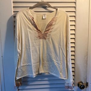 Old Navy - XL long sleeve cream shirt with flowers
